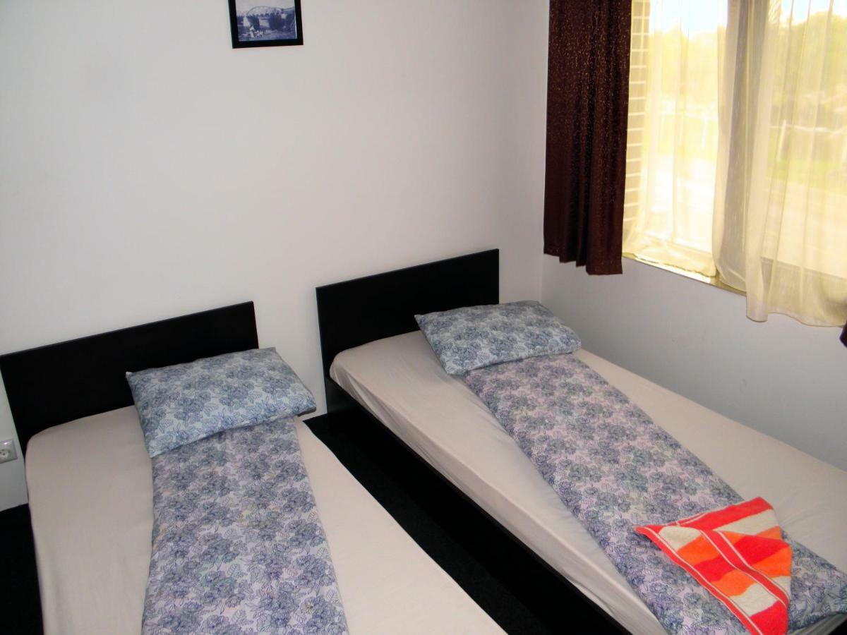 Pensiunea Platinum Targu Jiu Room photo