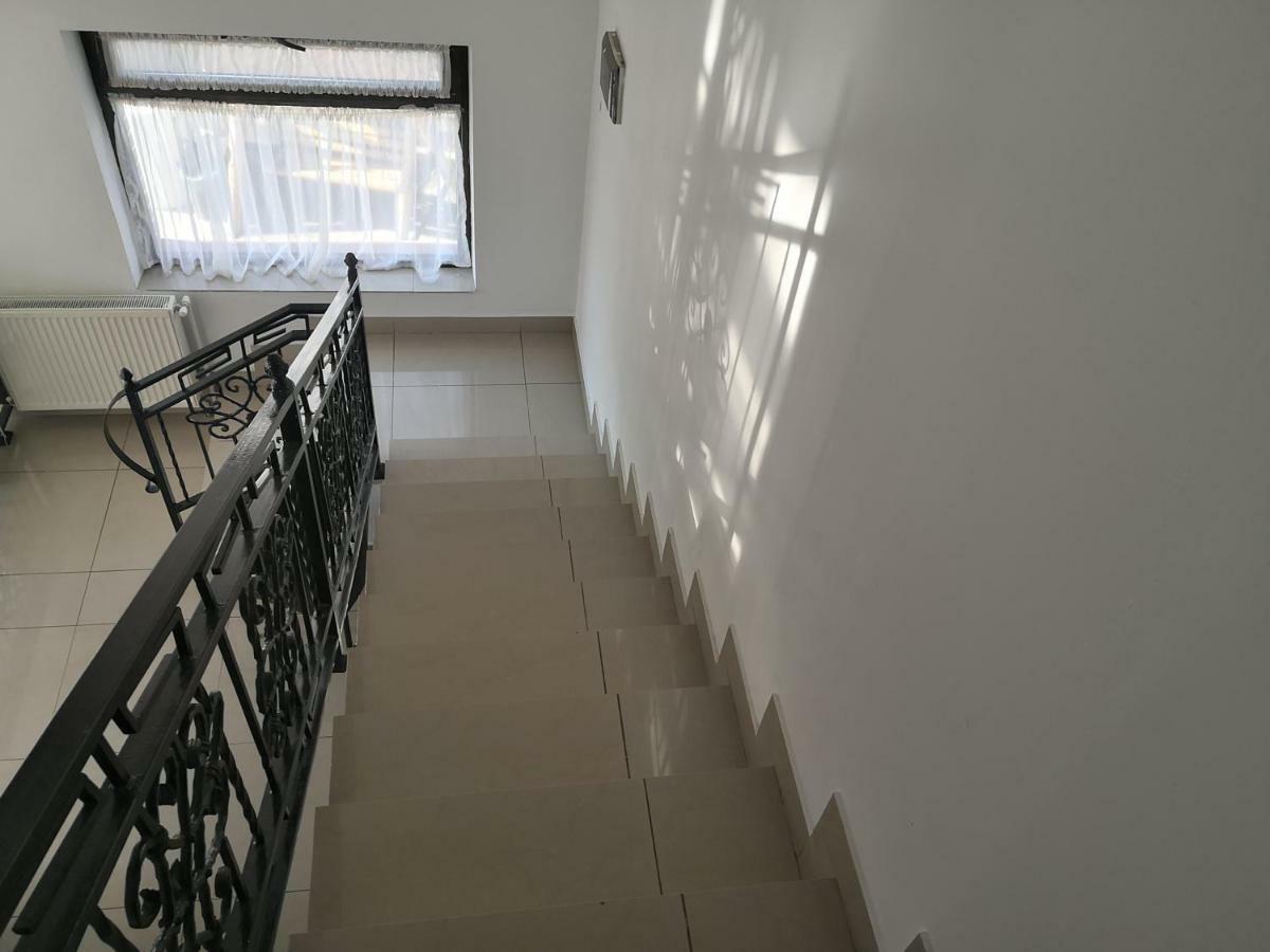 Pensiunea Platinum Targu Jiu Exterior photo