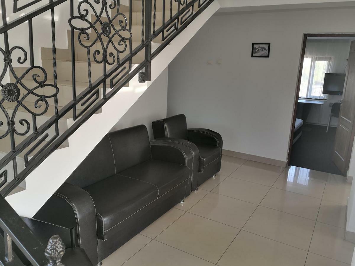 Pensiunea Platinum Targu Jiu Exterior photo